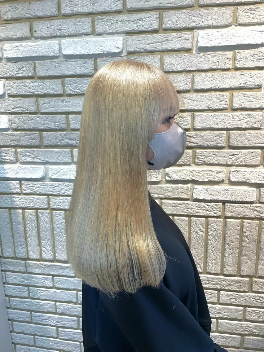 ロング カラー ベージュカラー ホワイトベージュ Sakura .のヘアスタイル