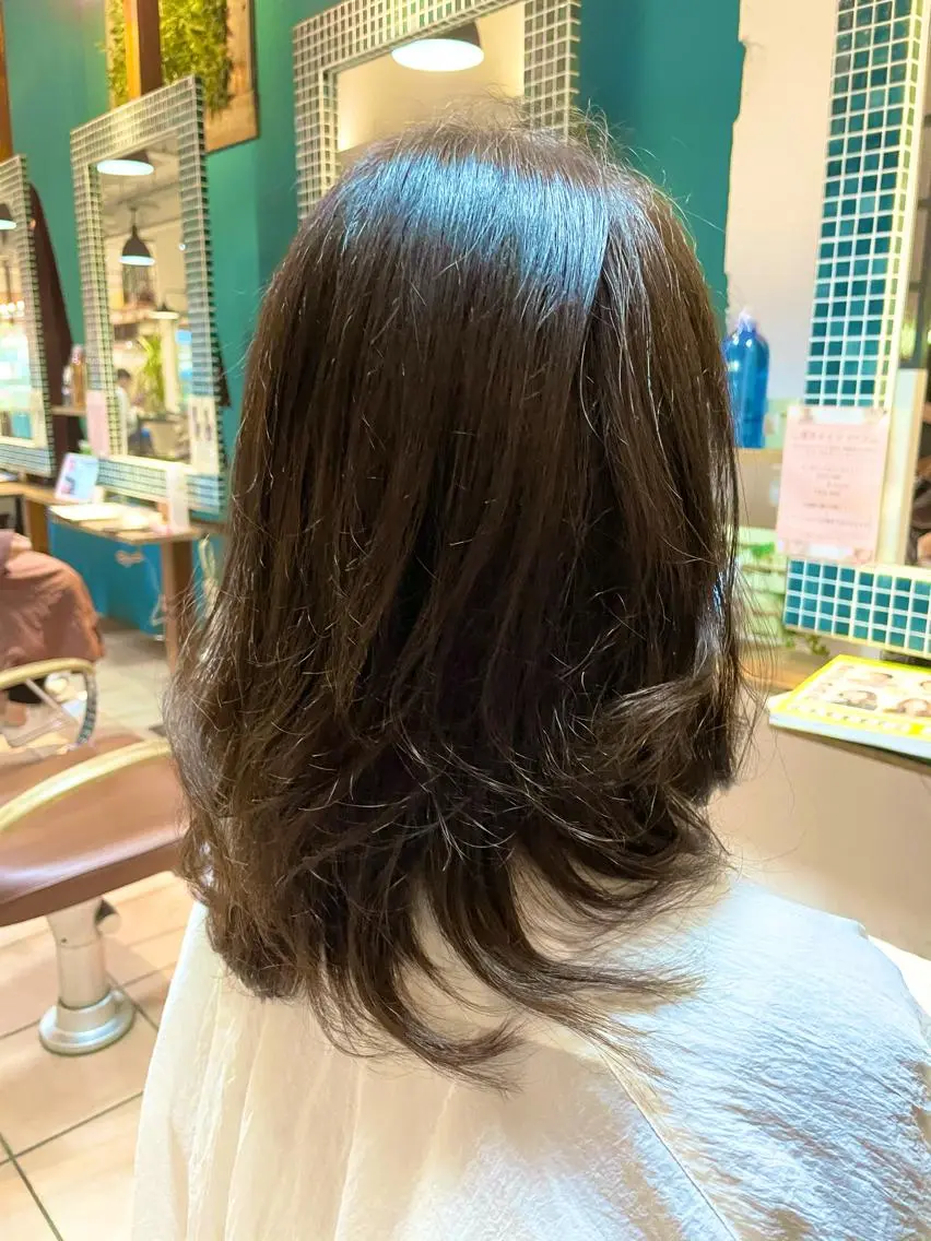 セミロング カラー 吉田 瑛美のヘアスタイル