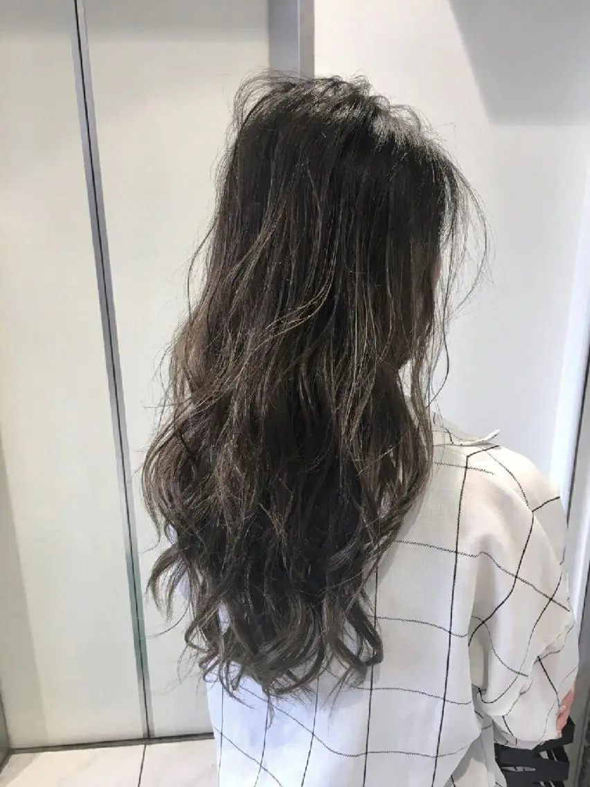 ロング 外国人風カラー ハイライト Ash 店長　山下達也のヘアスタイル
