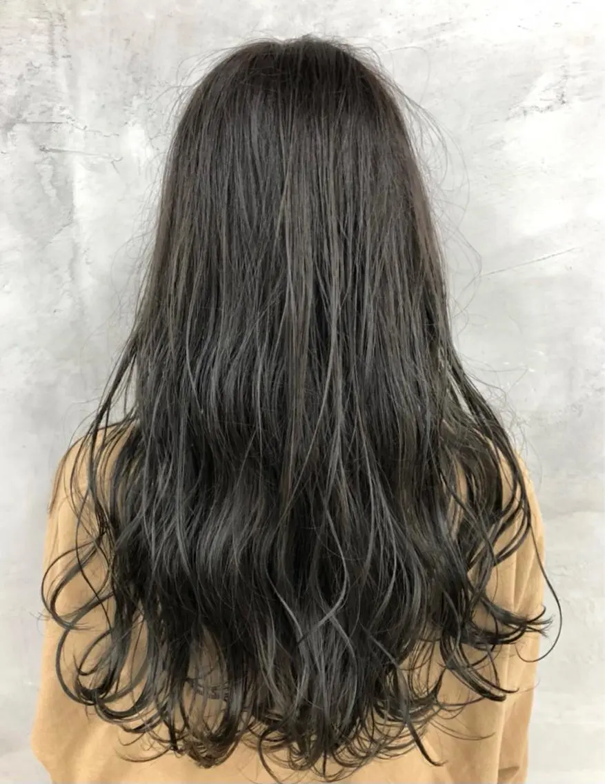 ロング カラー グレージュ ハイライトカラー カーキグレージュ ハイライト カット ヘアカラー トリートメント ショート、韓国メンズ ヘアのかつらぎのヘアスタイル