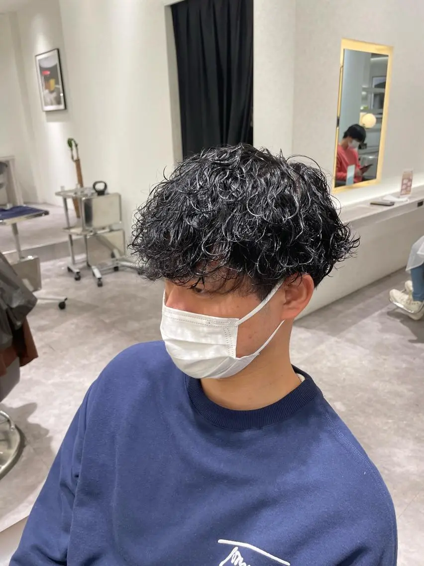 ショート パーマ メンズ メンズブリーチ メンズハイライト メンズメッシュ メンズパーマ メンズツイストパーマ カット パーマ メンズ特化/今池駅 徒歩1分/岡本一真のヘアスタイル
