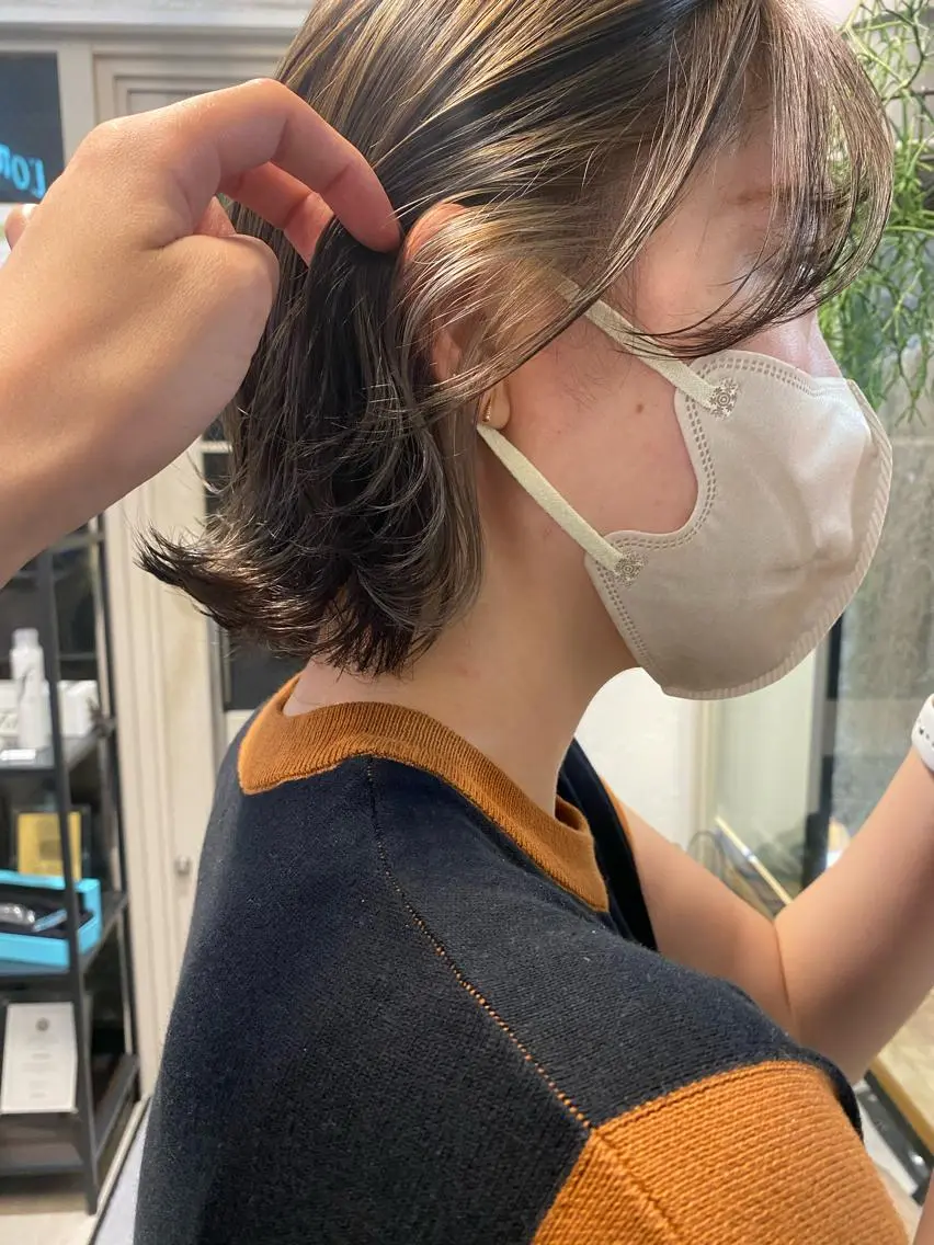 ショート カラー パーマ ヘアアレンジ ベージュカラー ブリーチ 縮毛/透明感カラー Mariamu🫧のヘアスタイル