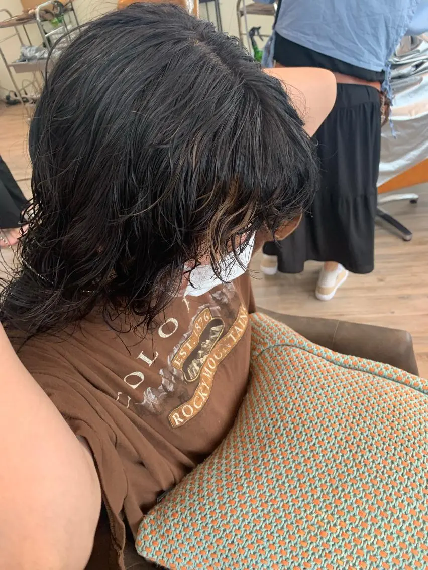 セミロング カラー パーマ 本間 結衣のヘアスタイル