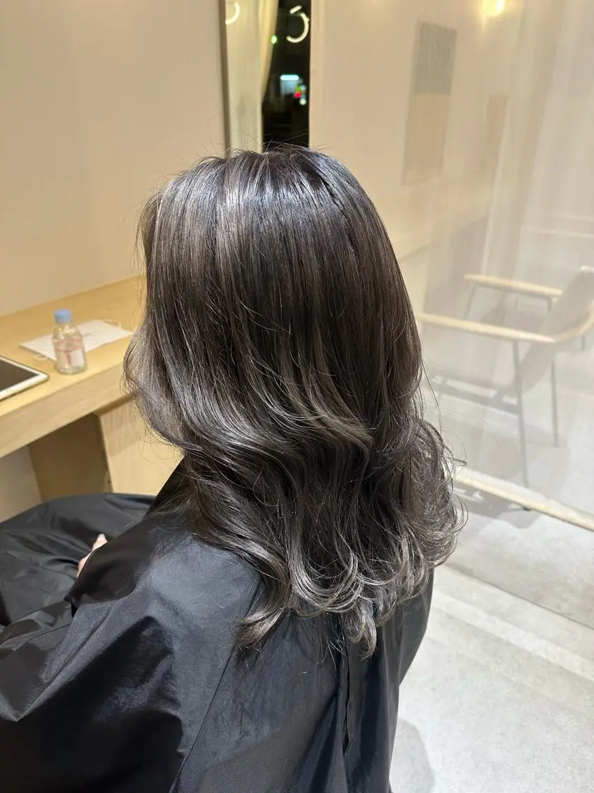 カラー ブリーチ グレージュ カット ヘアカラー トリートメント 和田 あおいのヘアスタイル