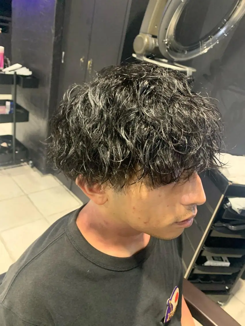 ミディアム メンズ ミディアムパーマ フェードカット メンズパーマ プードルパーマ スペインカール メンズパーマ/難波/ 心斎橋 室園亮佑のヘアスタイル