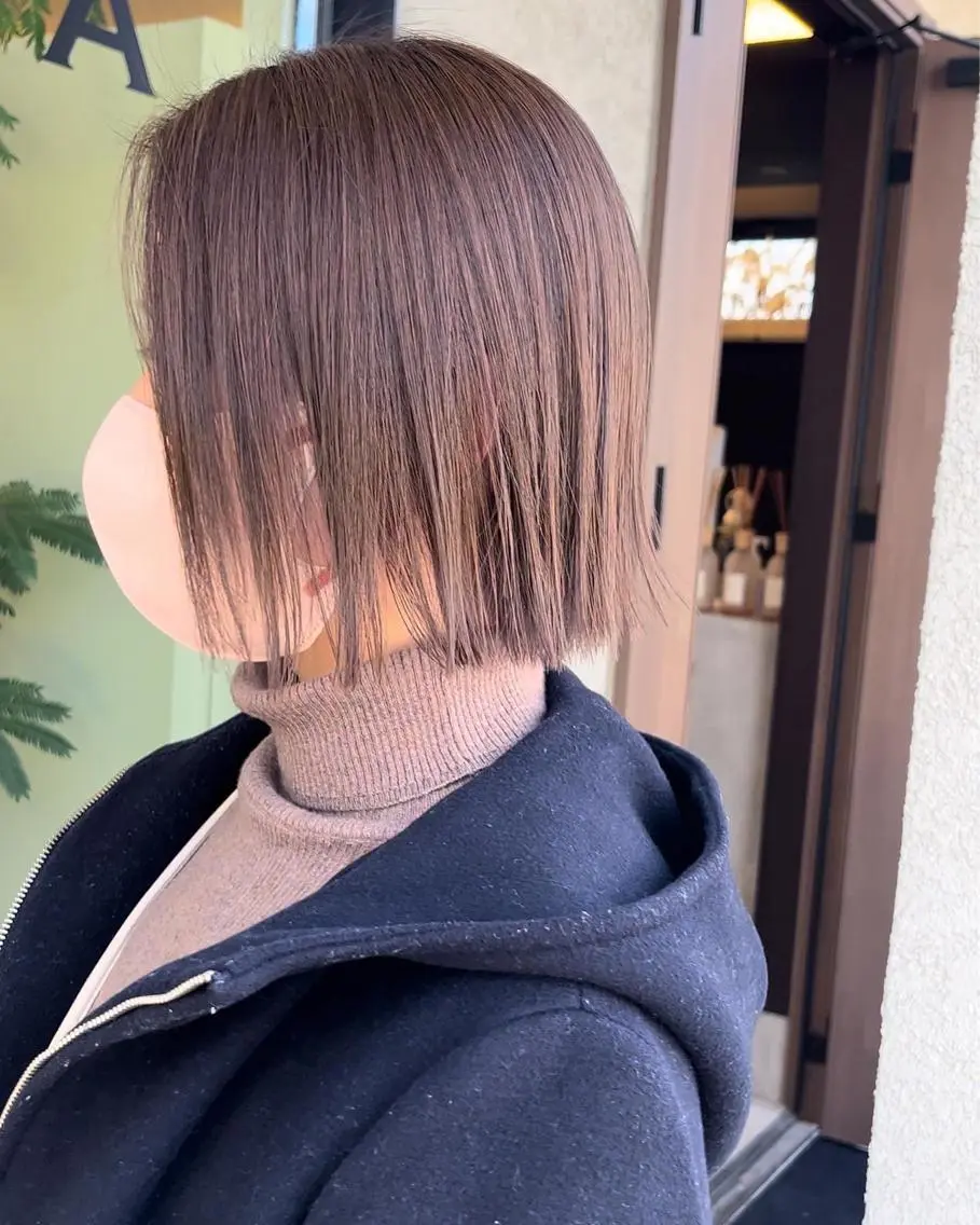 ショート カラー 切りっぱなしボブ ブリーチ ブリーチなしカラー ボブ 外ハネヘア カット ヘアカラー トリートメント 手塚 亮汰のヘアスタイル