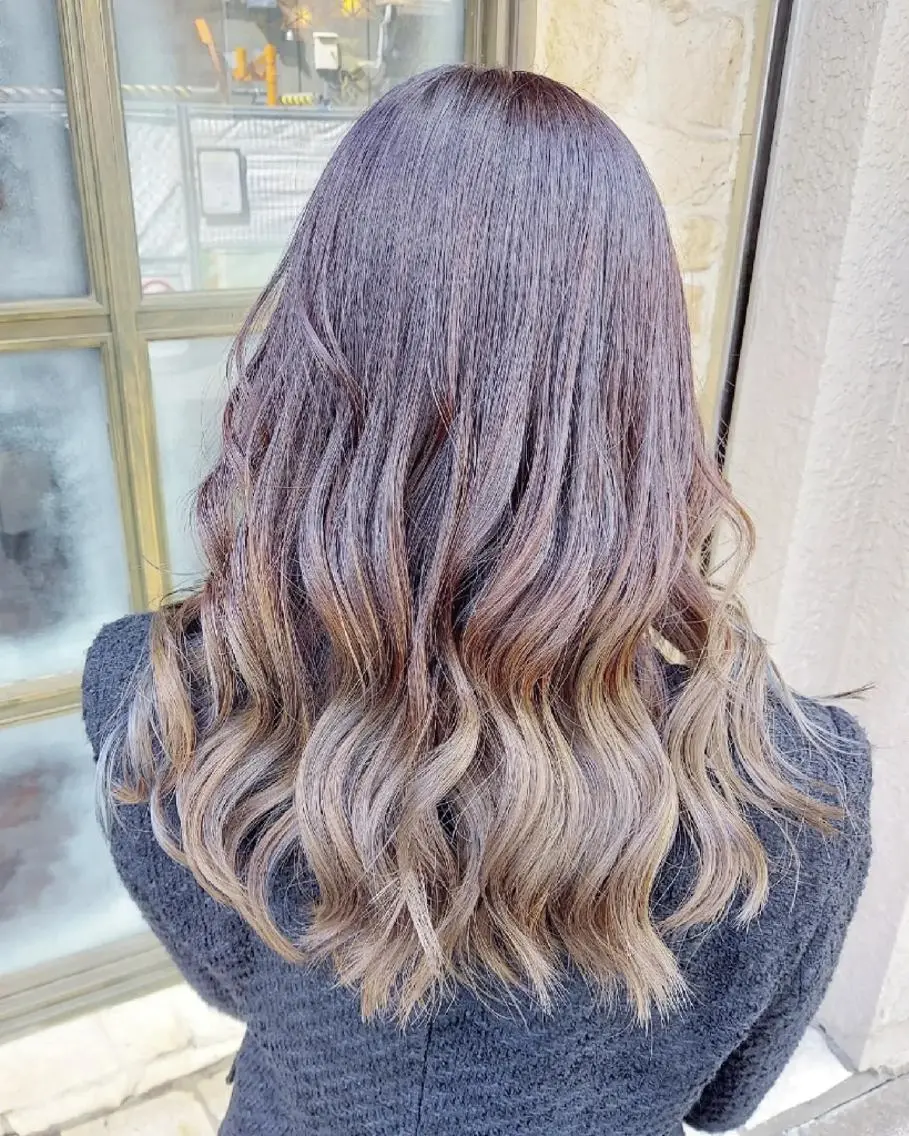 ロング カラー アッシュ アッシュグレー グラデーションカラー ブリーチ・ハイトーン 特化🎉内山のヘアスタイル