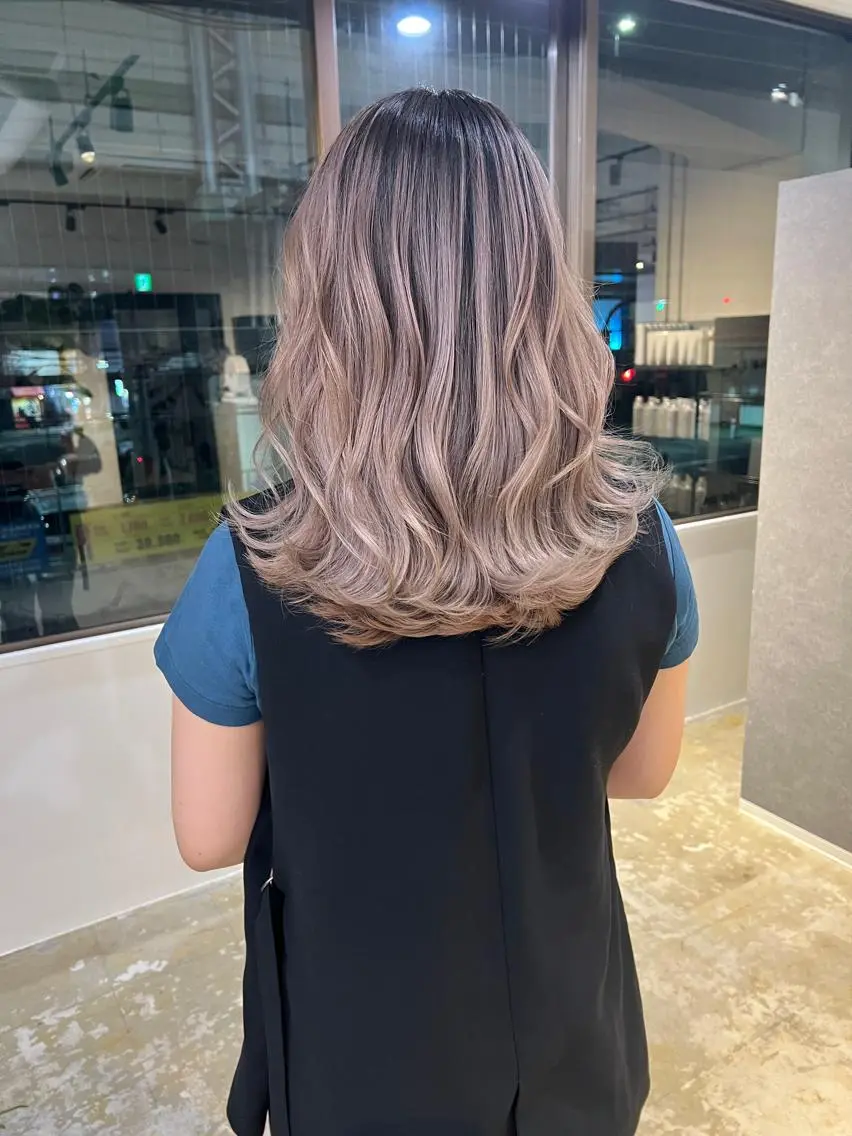 セミロング カラー ヘアカラー Merly Osakaのヘアスタイル
