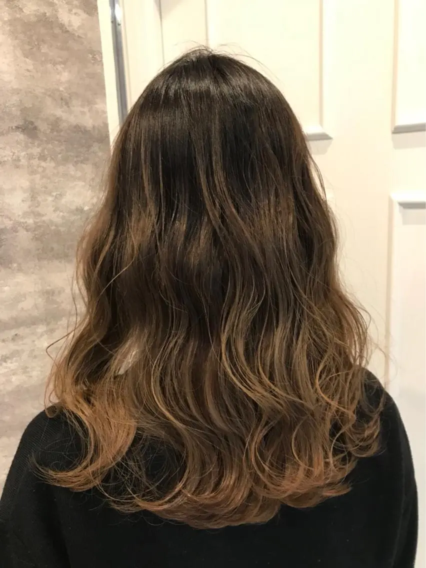 セミロング カラー グラデーションカラー イエローカラー Blanco Color&Careのヘアスタイル