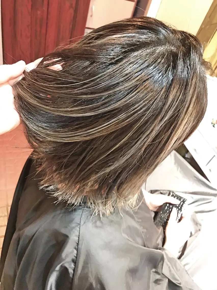 ミディアム カラー バレイヤージュ ハイライトカラー ハイライト レイヤーカット nike にけのヘアスタイル