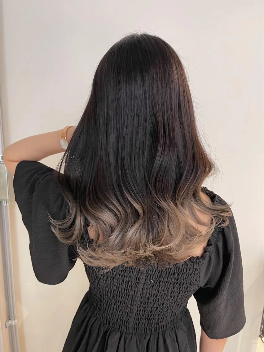 セミロング カラー ヘアアレンジ グラデーションカラー グレージュ 【公式】amble luxe池袋東口🩷のヘアスタイル
