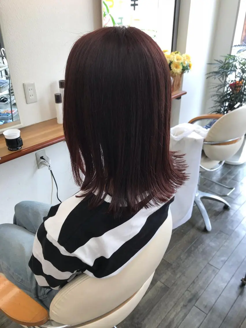 ミディアム カラー ヘアアレンジ パープルカラー ボブ 外ハネヘア 芝 幸大のヘアスタイル