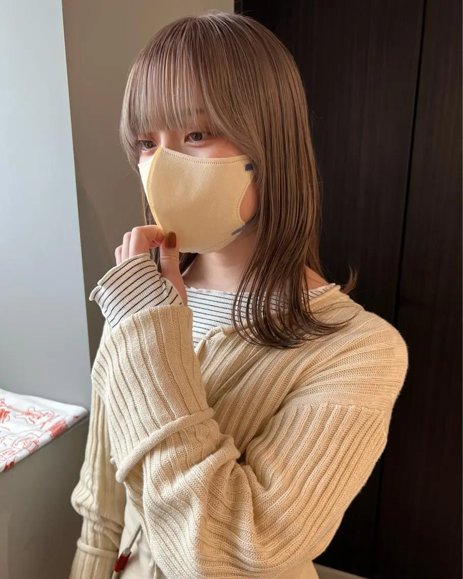 ミディアム カラー ベージュカラー ブリーチ ホワイトベージュ RAIMA ケアハイトーンのヘアスタイル