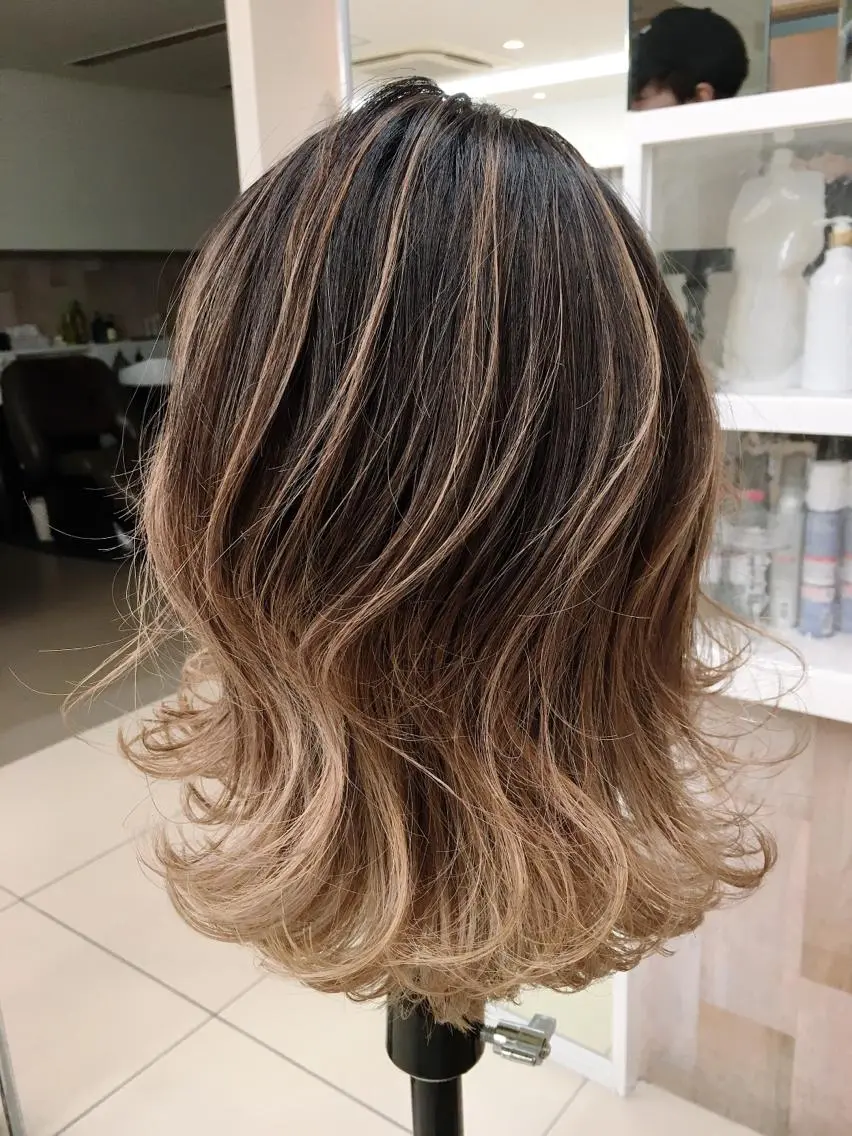 セミロング カラー ヘアアレンジ バレイヤージュ ダブルカラー グラデーションカラー ハイライトカラー ハイライト 大人可愛いをご提案✨ 宮崎 雅美のヘアスタイル