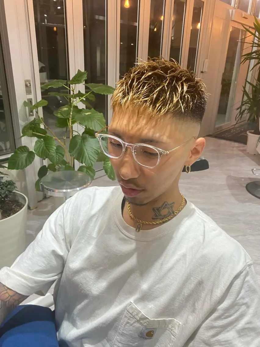 ショート カラー メンズ メンズブリーチ フェードカット スキンフェード ブリーチ 抜きっぱなしブロンド Riganuts王子 Hayato✂︎のヘアスタイル