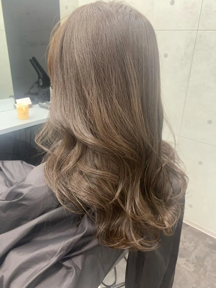 ロング アッシュ ハイライト 髪質改善 韓国風ヘア レイヤーカット ルーチェヘアー 北摂エリアNo.1のヘアスタイル