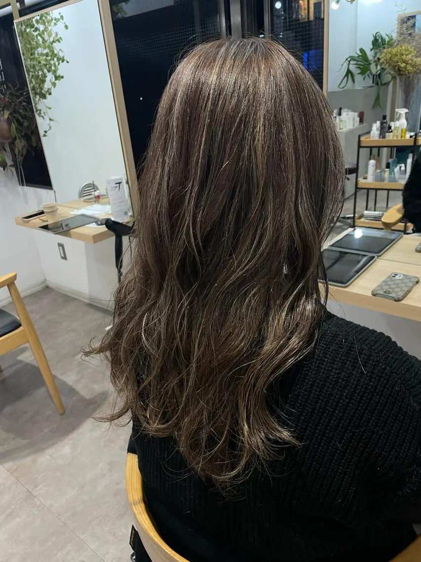ロング カラー 抜きっぱなしブロンド グレージュ ハイライトカラー ハイライト ロング AMANE🌼 ハヤシサオリのヘアスタイル
