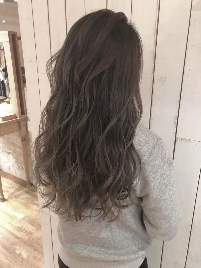 ロング カラー ハイライトカラー ハイライト Noe心斎橋 堀田 朋宏のヘアスタイル