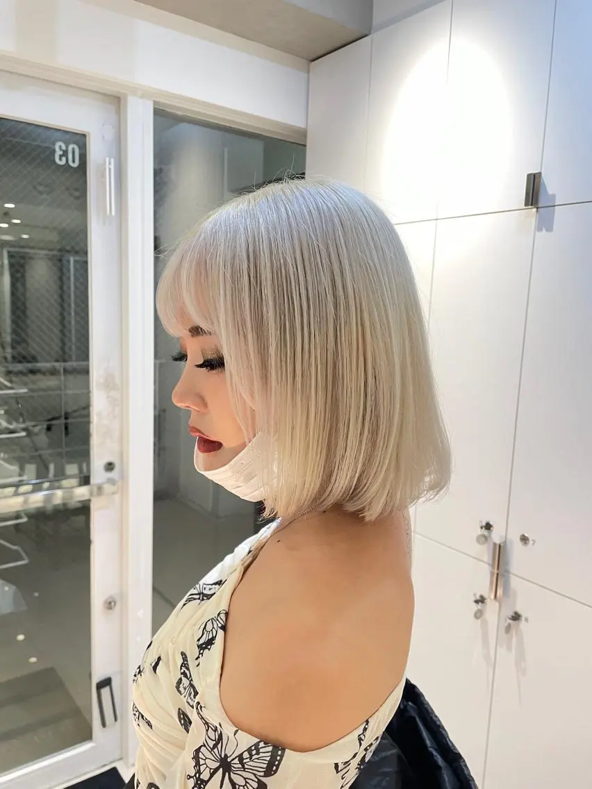 ショート カラー ヘアアレンジ ブロンド ホワイトブロンド ヘアカラー トリートメント ヘッドスパ ヘアセット 艶カラー✨縮毛矯正✨ 翁長孝輔のヘアスタイル