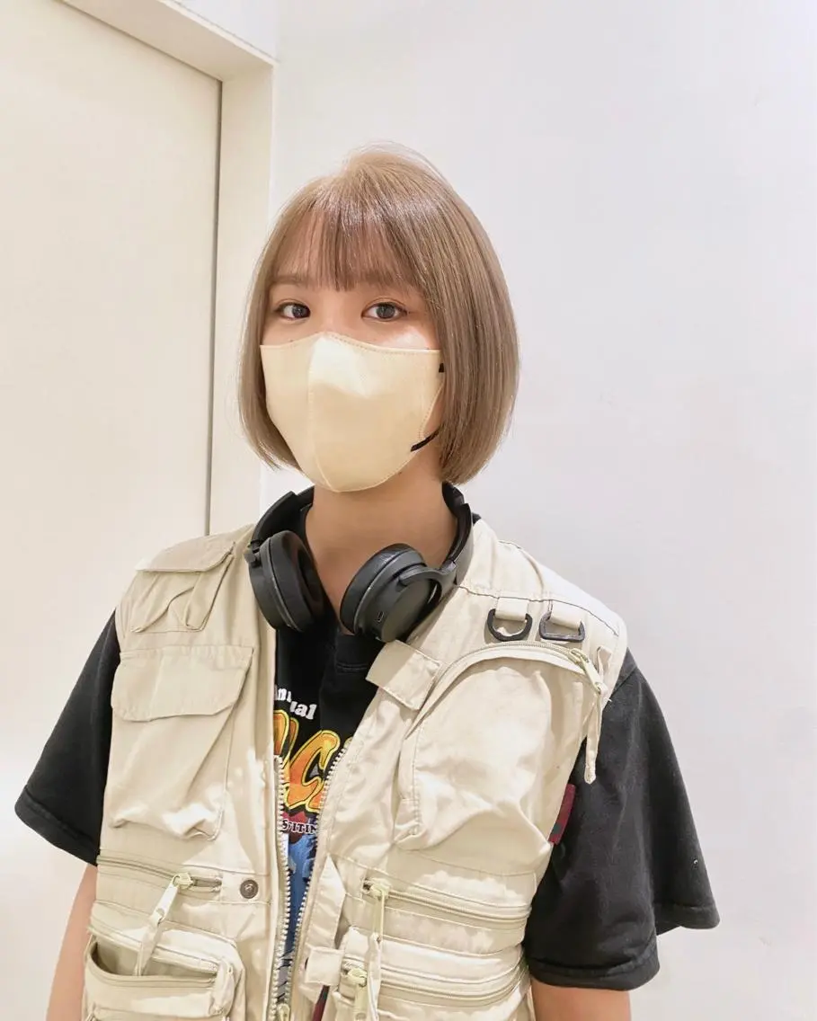 ミディアム カラー 切りっぱなしボブ ショートボブ ベージュカラー グレージュ ハイトーンカラー 🌿レイヤー/ブリー チ/🌿‬JINのヘアスタイル