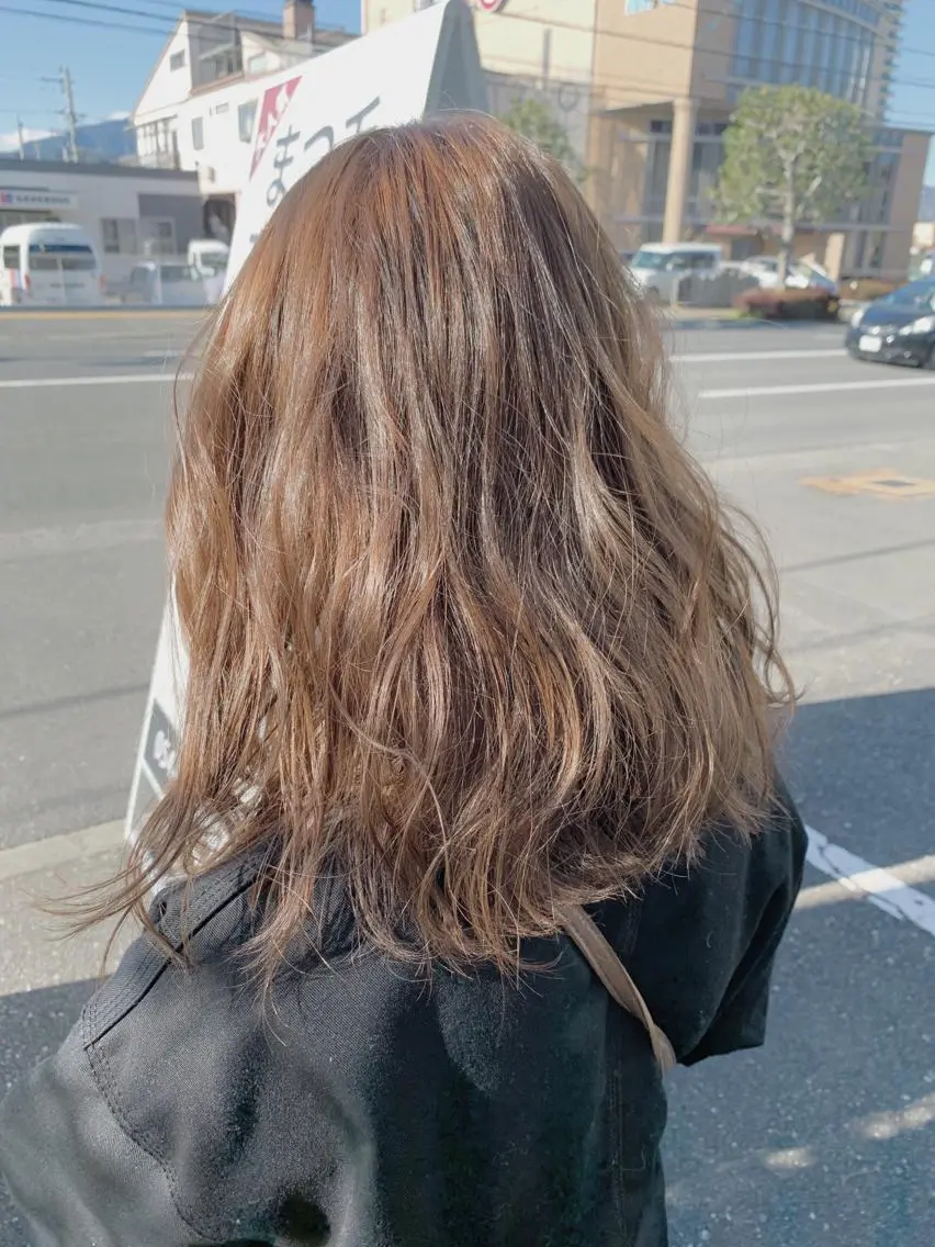 ミディアム カラー ベージュカラー 黒髪 ブリーチ ブリーチなしカラー 失敗しないパーマ 稲葉/草薙のヘアスタイル