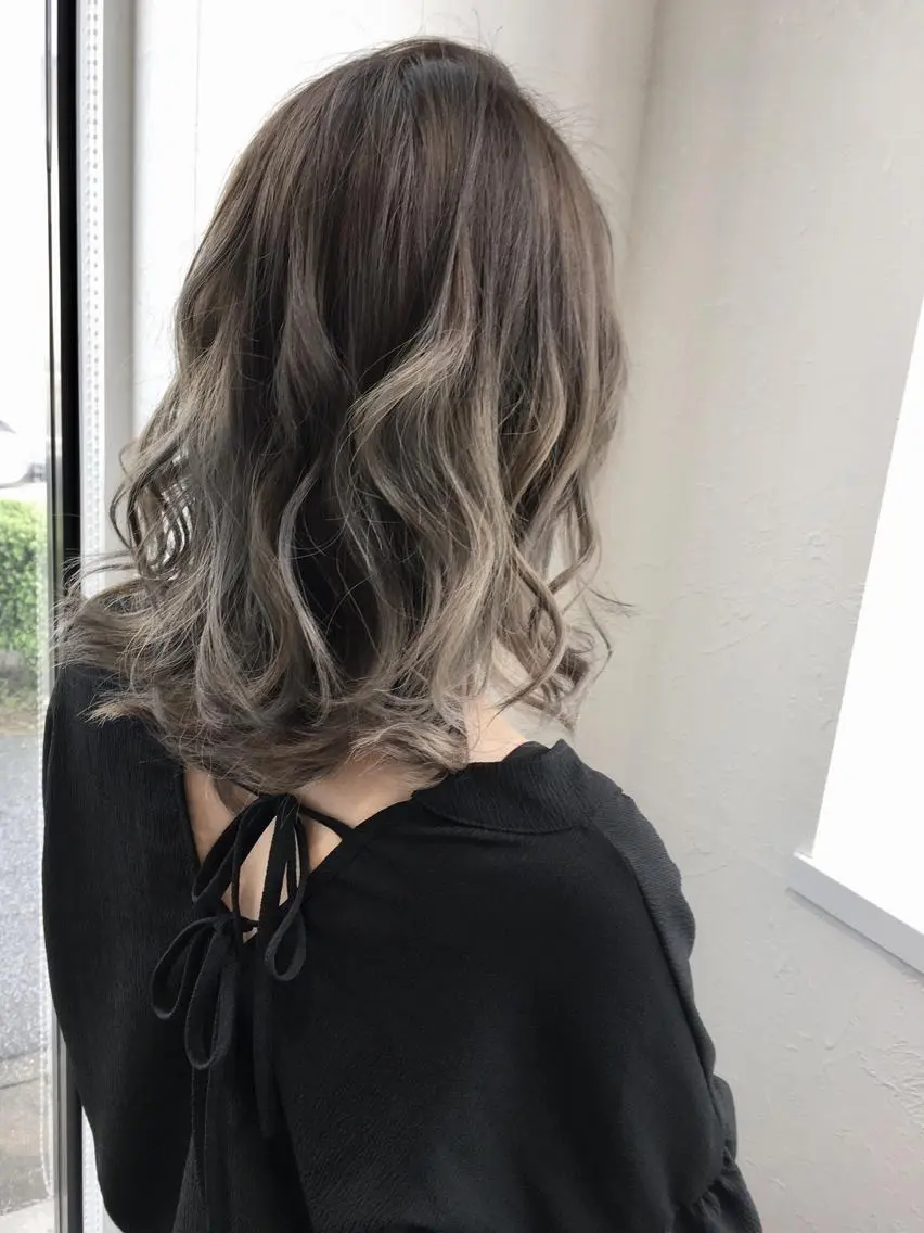 セミロング レイヤーカット カット ヘアカラー トリートメント 川合 勇気のヘアスタイル
