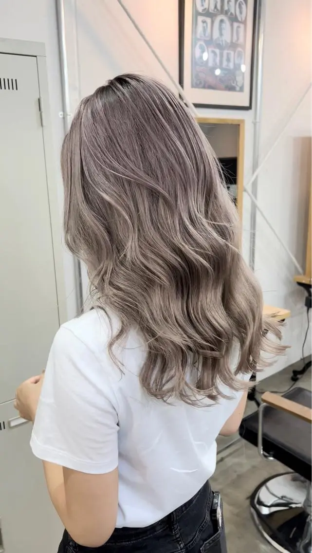 ロング カラー ヘアアレンジ ネイル マツエク・マツパ アイブロウ グレージュ カット ヘアカラー トリートメント ブリーチ特化 / share 元太のヘアスタイル