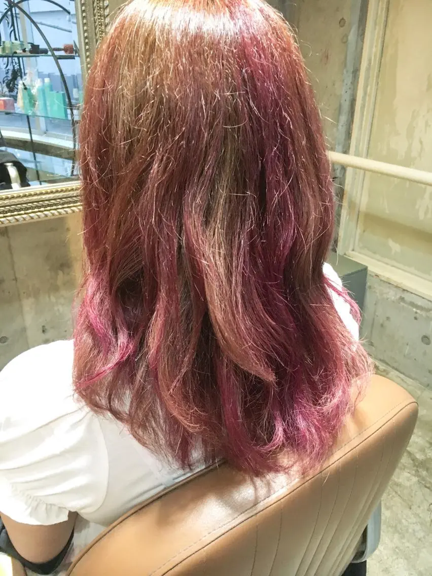 セミロング カラー ベージュカラー ハイライトカラー ミルキーベージュ ピンクカラー ハイライト 北條 優輝のヘアスタイル