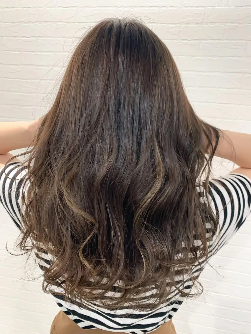 ロング カラー ハイライトカラー ハイライト 中村 維久美のヘアスタイル