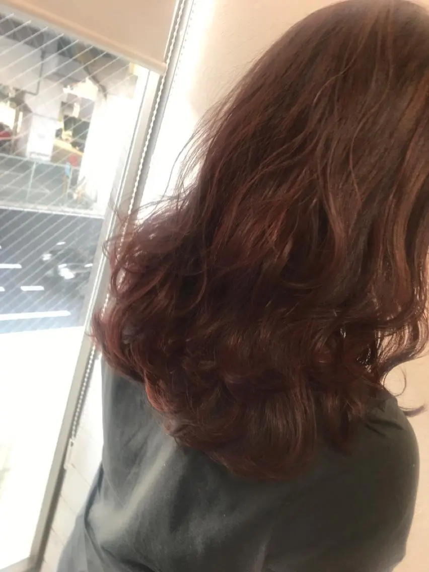 セミロング カラー カシス ピンクカラー ヘアカラー 柴田 祐輔のヘアスタイル