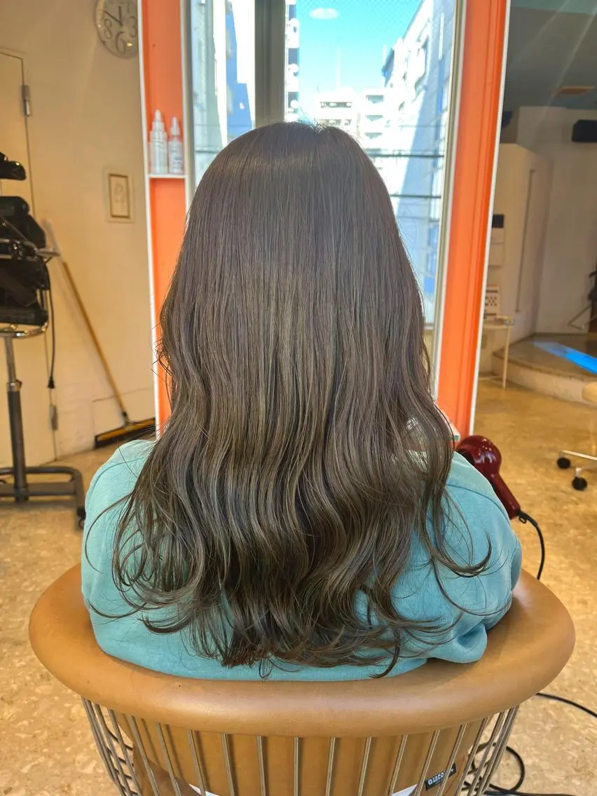 セミロング カラー ヘアカラー トリートメント うしだ かおるのヘアスタイル