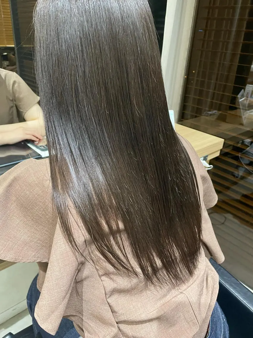 ロング カラー ブリーチ 透明感カラー グレージュ カーキグレージュ ブリーチなしカラー ヘアカラー トリートメント 吉川 夏海のヘアスタイル