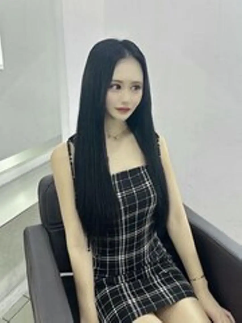 ロング カラー ヘアアレンジ シールエクステ 黒髪 ブリーチ デザインカラー ダブルカラー エクステ¥5000 LuciAカラーのヘアスタイル