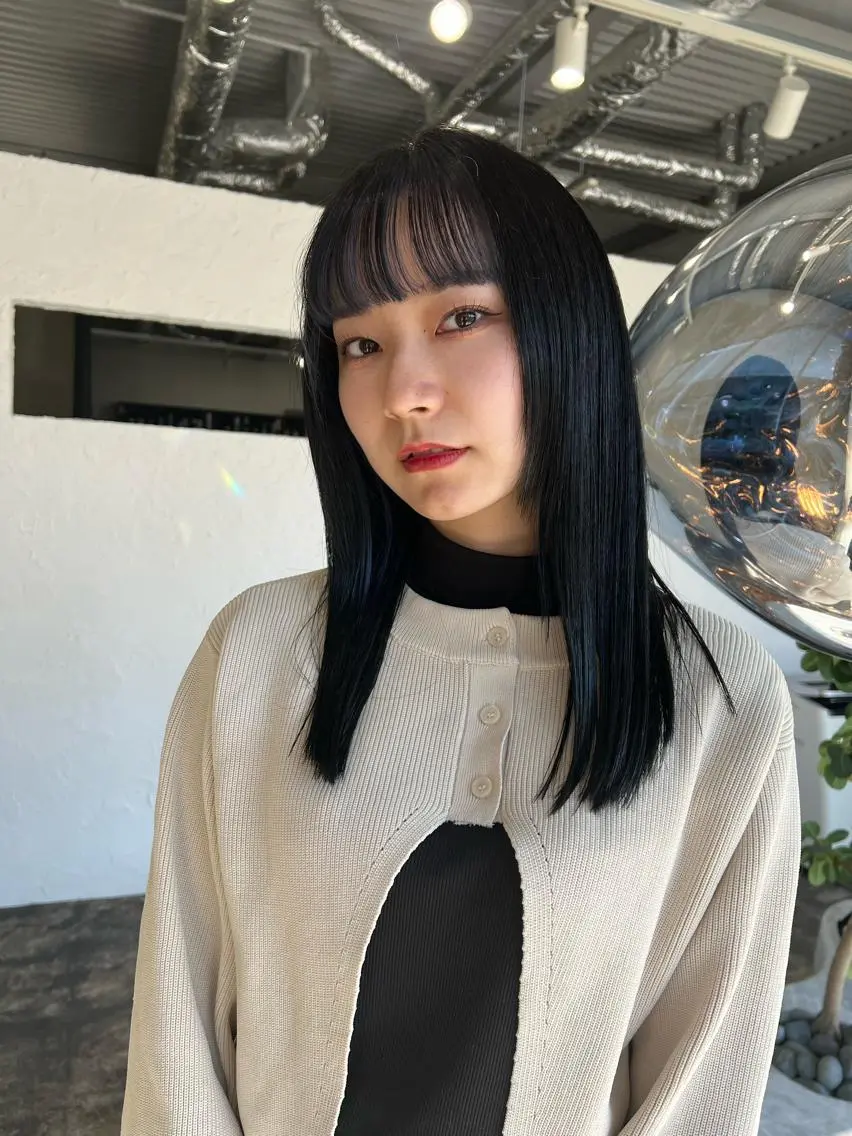 ロング カラー デザインカラー 顔周りカット eim AYUKAのヘアスタイル