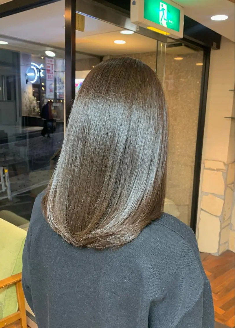 ミディアム カラー ベージュカラー ブリーチ ブリーチなしカラー オリーブベージュ ヘアカラー トリートメント 矢野 晃平のヘアスタイル