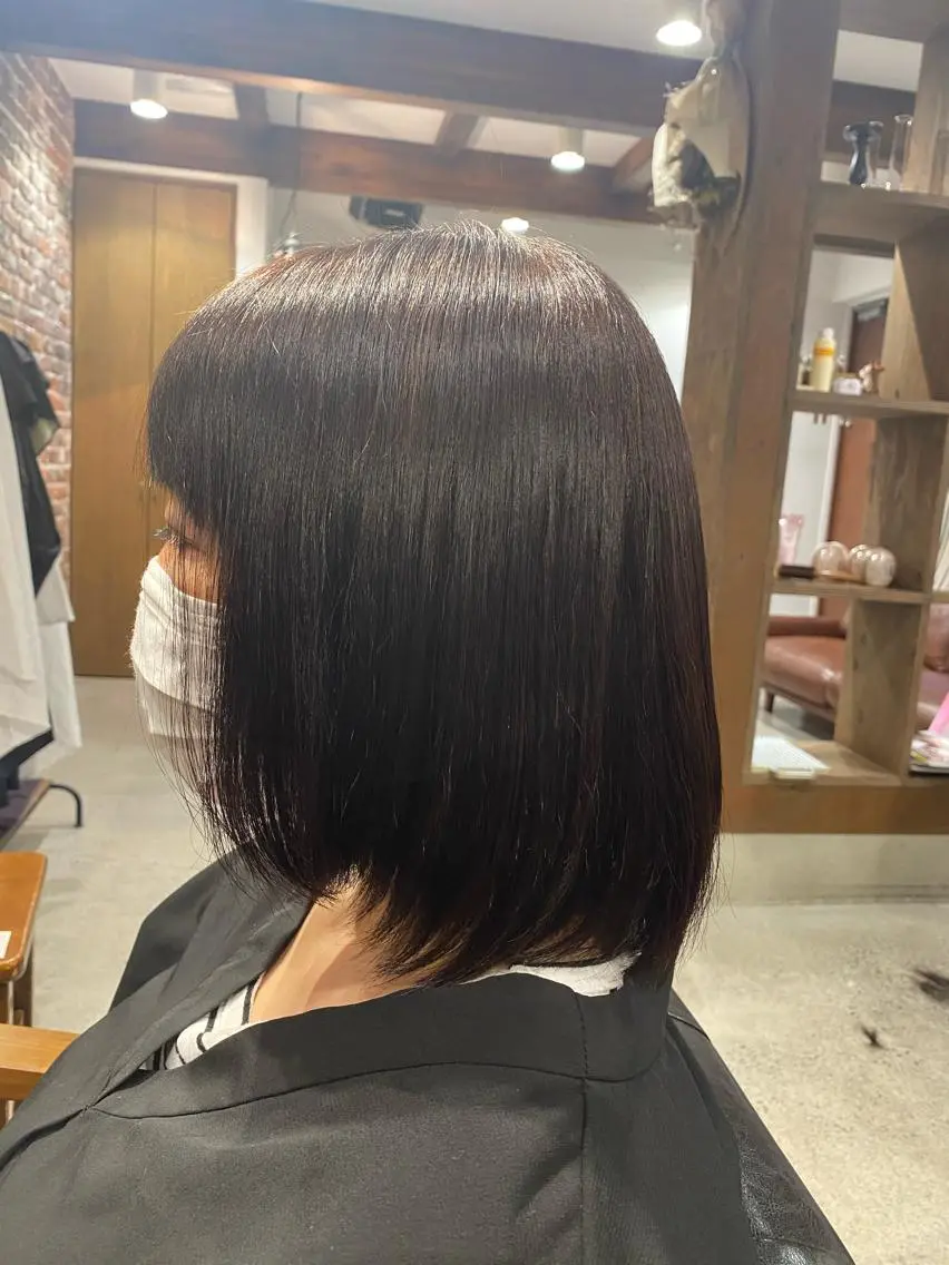 ミディアム カラー ミディアムレイヤー ベージュカラー ピンクカラー レイヤーカット 沖田 舞衣のヘアスタイル