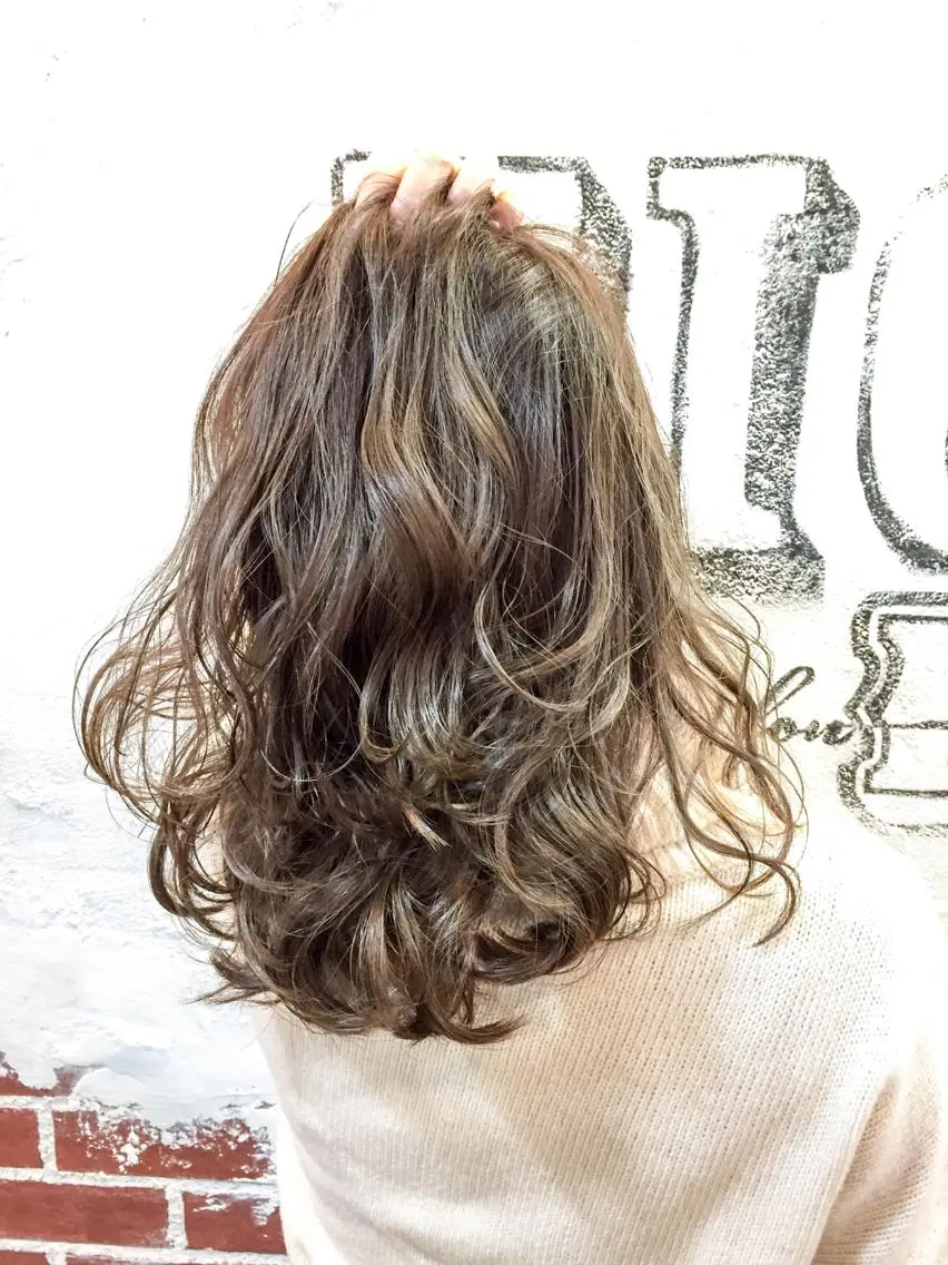 ミディアム EIGHT plum TOKIOリミテッドのヘアスタイル