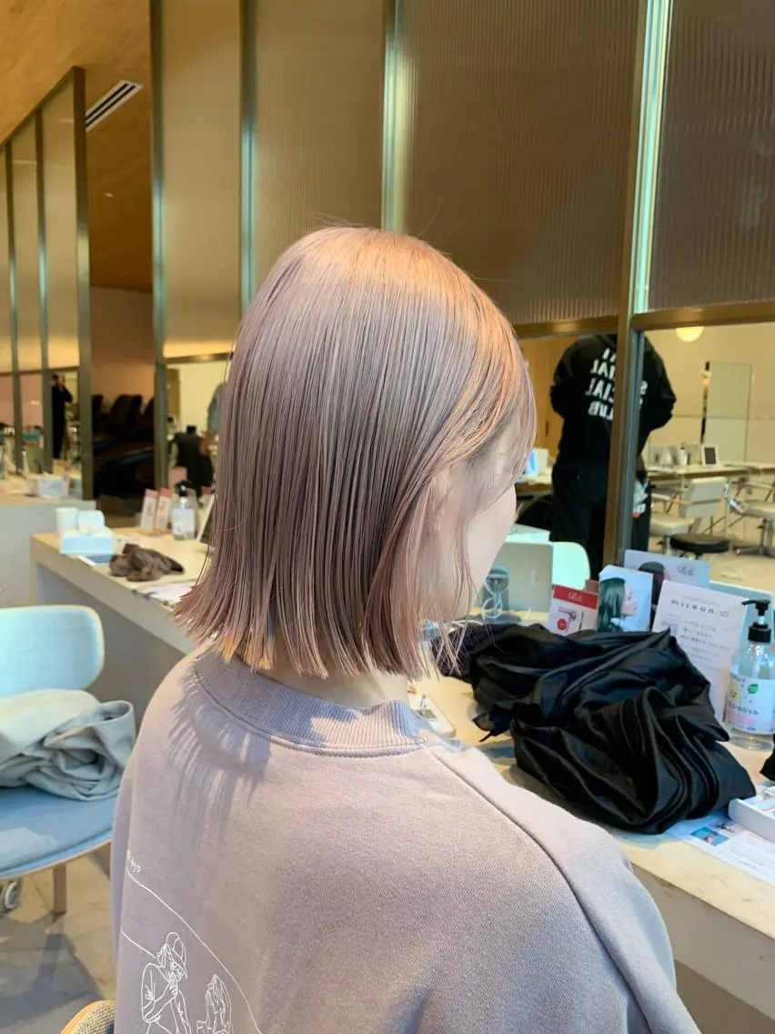 ミディアム カラー ベージュカラー 透明感カラー グレージュ ボブ カット ヘアカラー トリートメント レイヤー専門家 ダブルカラー修のヘアスタイル