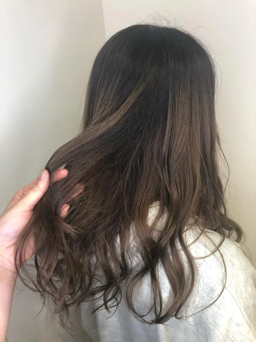 ロング カラー ウルフカット／吉村 桃子のヘアスタイル