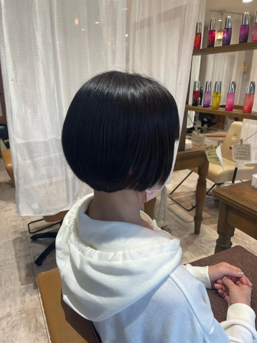 ショート ボブ 小川 夏生のヘアスタイル