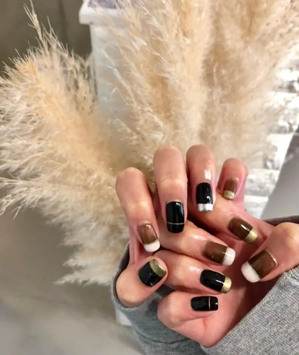 ミディアム カラー パーマ ヘアアレンジ ネイル マツエク・マツパ ブラウンカラー カラーマツエク ブラウン スクエアネイル el. by Aoのネイルデザイン