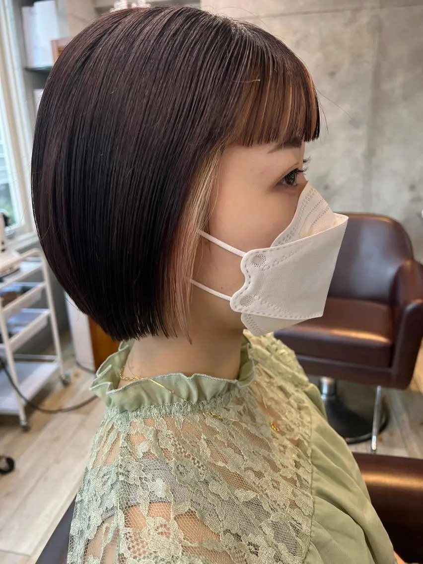 ショート カラー ヘアアレンジ 切りっぱなしボブ ショートボブ ベージュカラー イヤリングカラー インナーカラー カット ヘアカラー トリートメント サナ🌱 切りっぱなしボブのヘアスタイル