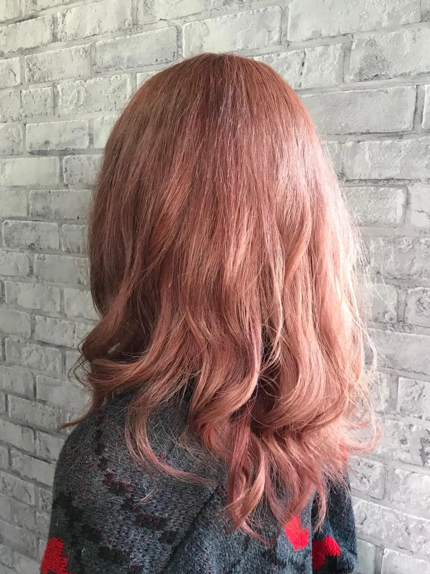セミロング カラー ベージュカラー ブリーチ ピンクカラー ピンクベージュ Renatus店長 金子裕美のヘアスタイル
