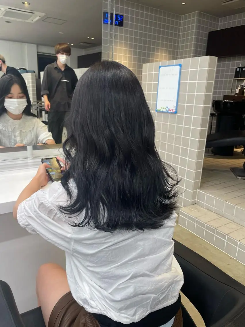ミディアム カラー パーマ ヘアアレンジ メンズ キッズ ネイル マツエク・マツパ アイブロウ カット ヘアカラー トリートメント 🦋縮毛/韓国レイヤ ー/透明感カラー🦋のヘアスタイル