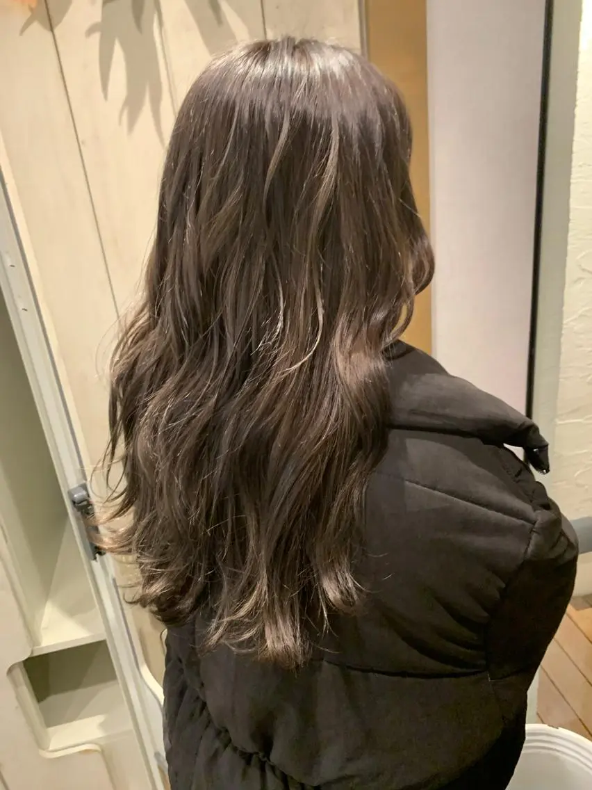 ロング カラー 透明感カラー グレージュ カット ヘアカラー トリートメント 韓国レイヤー×艶髪 ハイトーンRyukiのヘアスタイル