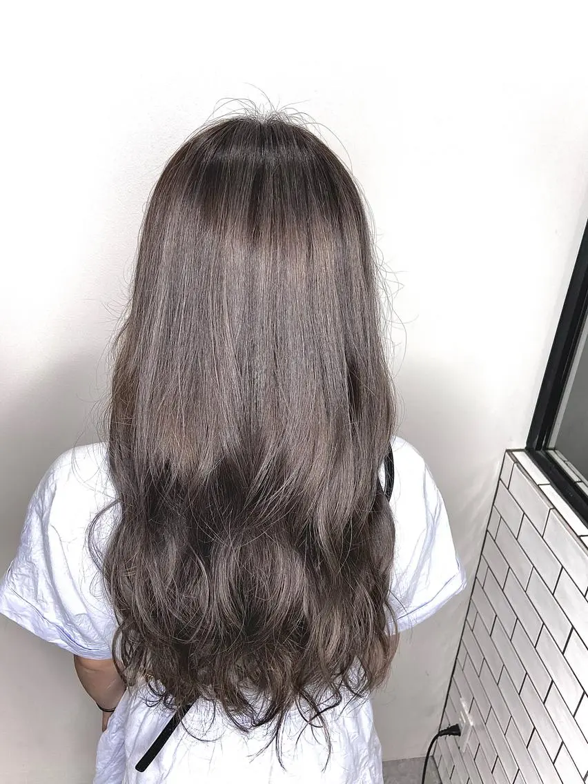 ロング ヘアカラー ハイトーンカラー 🦋yuri🦋のヘアスタイル
