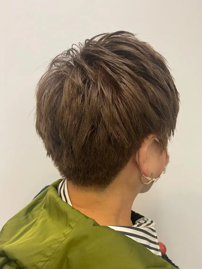 ショート カラー & kuのヘアスタイル