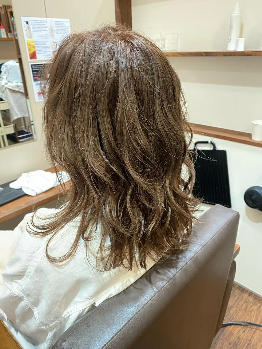 ミディアム カラー アッシュ ベージュカラー グラデーションカラー 髪質改善特化 長澤友哉のヘアスタイル