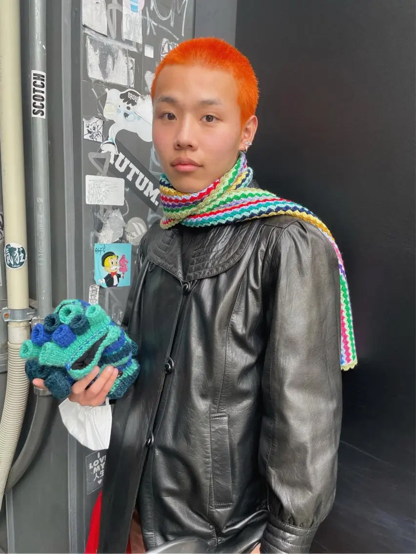 ショート カラー メンズ メンズバレイヤージュ メンズブリーチ センターパート フェードカット メンズハイライト カット ヘアカラー トリートメント スパイラルパーマ 🌐hina⭐️のヘアスタイル