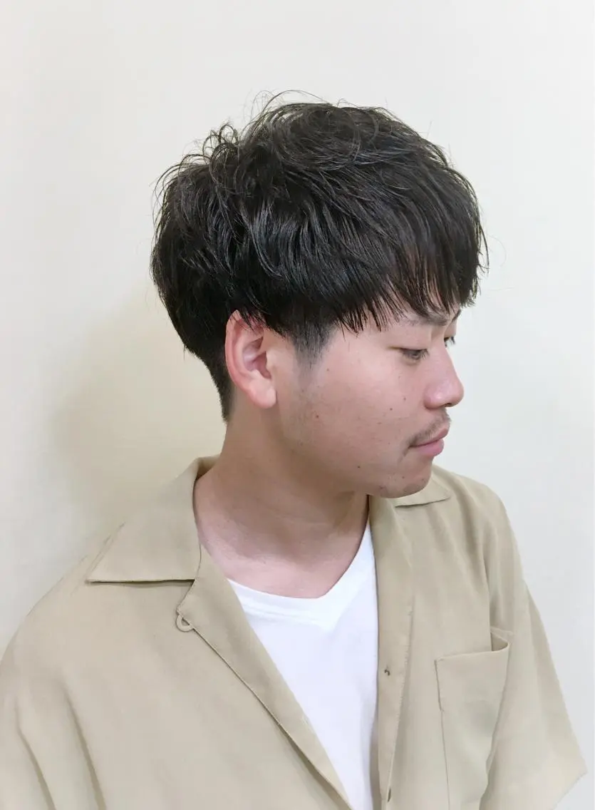 ショート パーマ メンズ ニュアンスパーマ カット パーマ ケアブリーチ 坪井佑樹のヘアスタイル